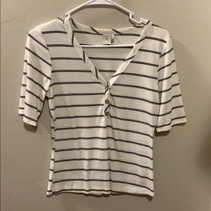 Stripped quarter sleeve shirt